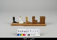 藏品(布袋戲製作-戲偶腳雕刻步驟組)的圖片